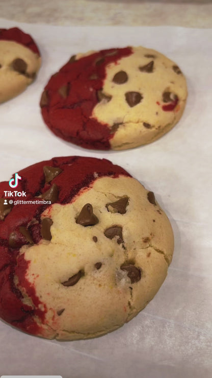 Red Velvet VS Chocolate Chip Cookie!
